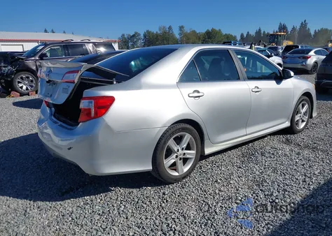2013 Toyota Camry Se z USA, uszkodzony, nr VIN 4T1BF1FK8DU654700